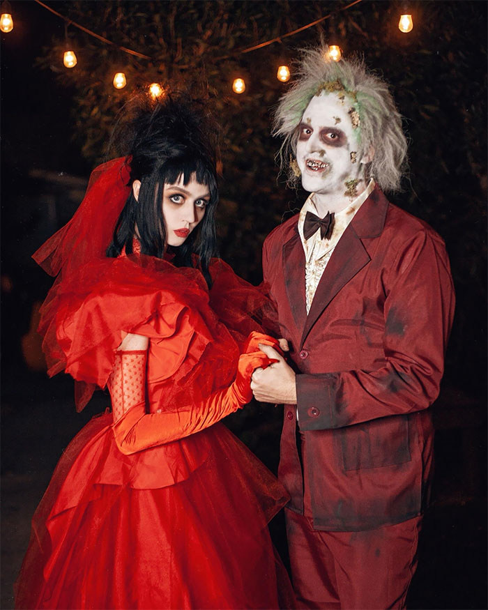 5dba98156010e halloween couple costume ideas 113 5daea11a43285  700 - Casais que apavoraram em suas fantasias para o Halloween