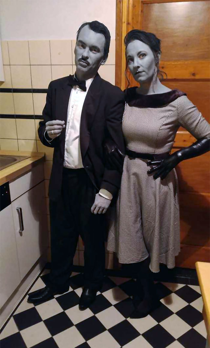 5dba9818eb7cb Halloween Couple Costume Ideas 231 5daea78a0605e  700 - Casais que apavoraram em suas fantasias para o Halloween