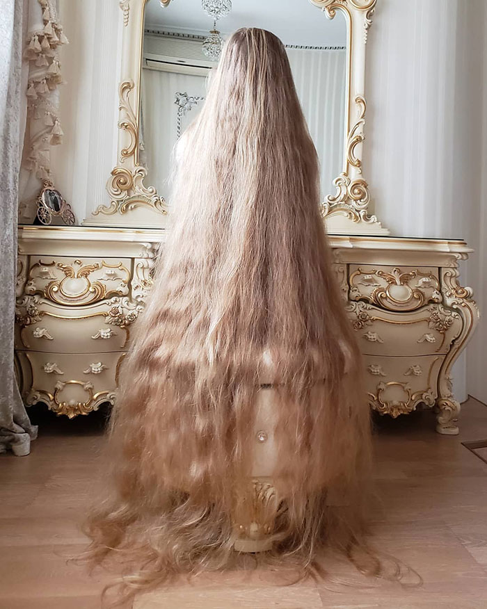 5e0da50c1503b alena kravchenko 6 feet long hair 8 5e0b5f7784fda  700 - Conheça a Rapunzel da Vida Real