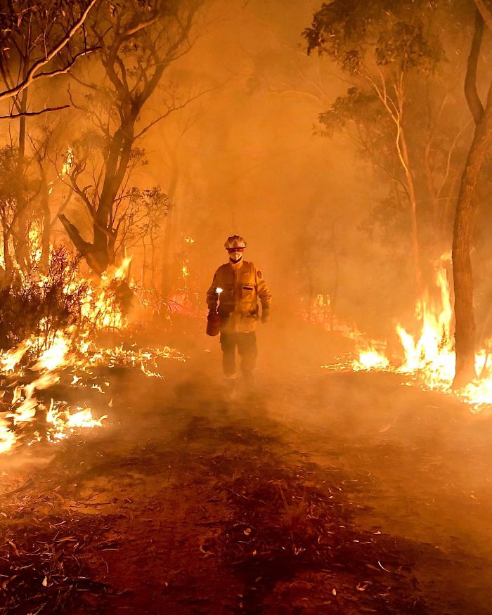 5e1443023870a australia fires photos 15 5e12e84e20daf  700 - Internet compatilha 50 fotos que revelam as queimadas na Austrália