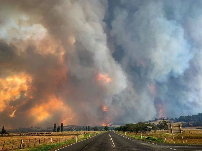 5e144305dfc0f 5e12fdd7bb77d eq4za2l0tw741  700 - Internet compatilha 50 fotos que revelam as queimadas na Austrália