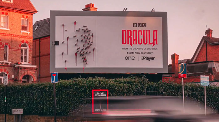 5e16e2b46c30c dracula shadows billboard 5e15a816cb423  700 - Facas fazem sombra em Marketing de Drácula da BBC