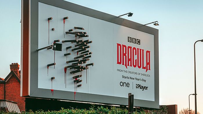 5e16e2b5cc232 dracula shadows billboard 5e15a33d1f4e8  700 - Facas fazem sombra em Marketing de Drácula da BBC