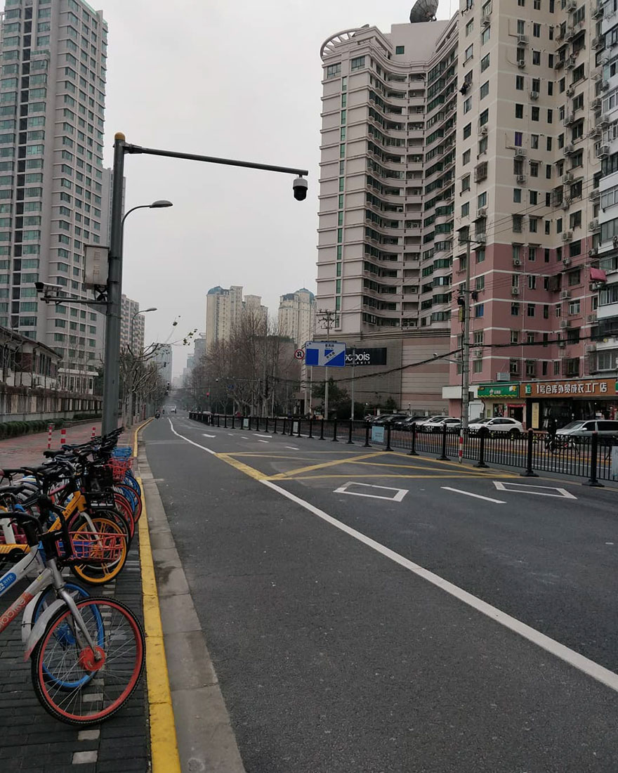 5e43b713a4c86 coronavirus outbreak empty shanghai streets photos nicole chan 1 21 5e425d77accfc  880 - O dia em que a China parou! 32 fotos das ruas vazias de Xangai durante o surto de Coronavírus