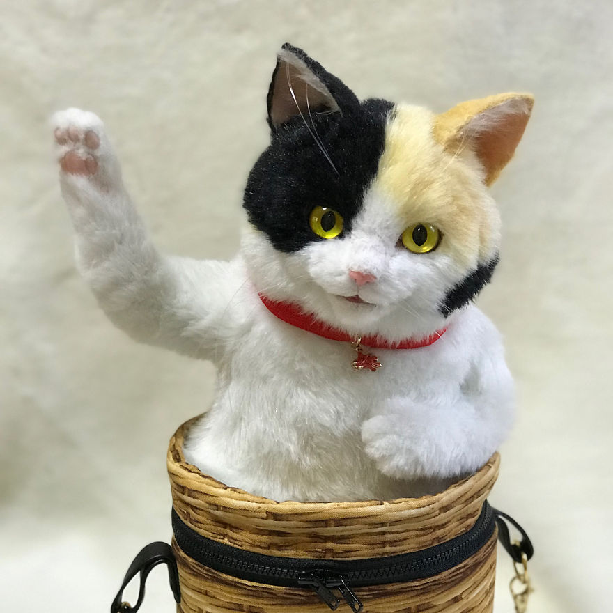 5e577ebf31c0d Japanese artist continues to create bags in the shape of cats and realism impresses 5e54cfb7f02da  880 - Artista japonês cria Bolsas de gatos que assustam de tanta veracidade
